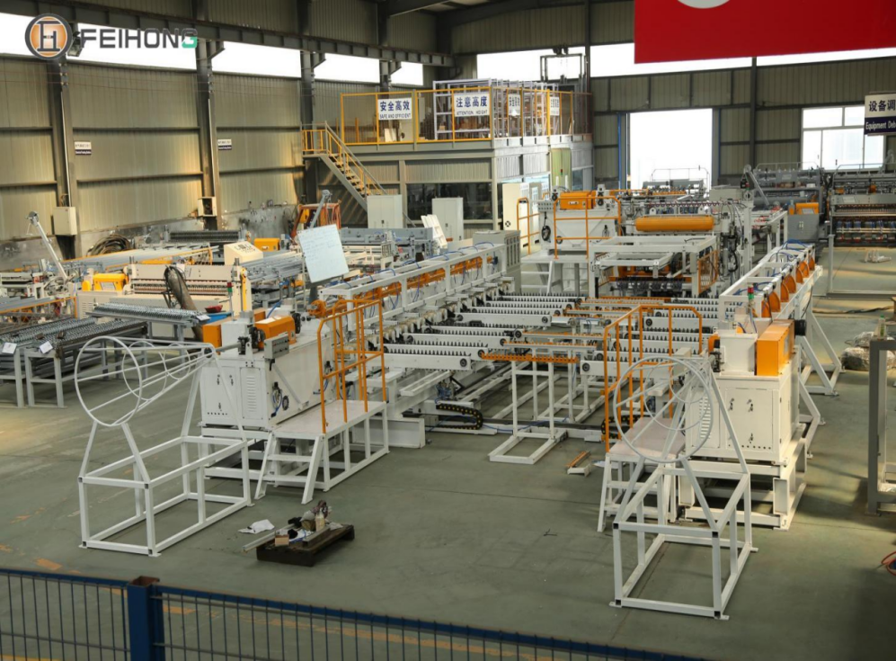 Fully automatic wire mesh weldig machine